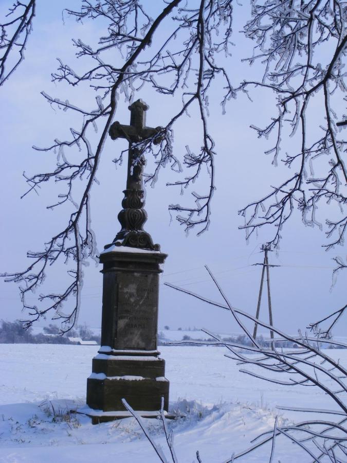 Dworek Lachowicze Grzegorzewice Bagian luar foto